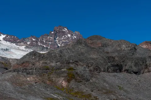山脉 4K壁纸 · mountains · 3840×2560