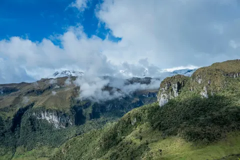 The Andes 4K Wallpaper · mountains · 3840×2560