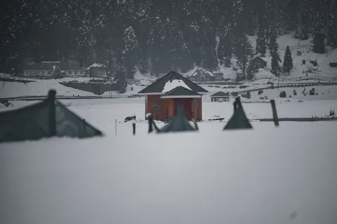 Mountain Cabin 4K Wallpaper · mountains · 3840×2560