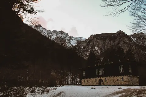 산 4K 배경화면 · mountains · 3840×2560