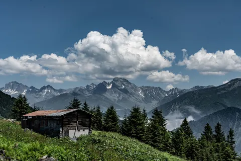 Mountain Cabin 4K Wallpaper · mountains · 3840×2561