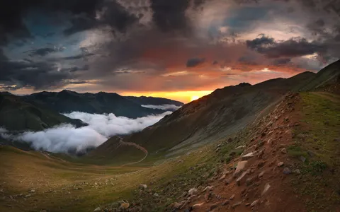 पहाड़ 4K वॉलपेपर · mountains · 3840×2402