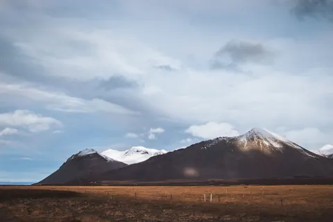 Snowy Volcano 4K Wallpaper · mountains · 3840×2560