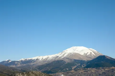 Snowy Volcano 4K Wallpaper · mountains · 3840×2560