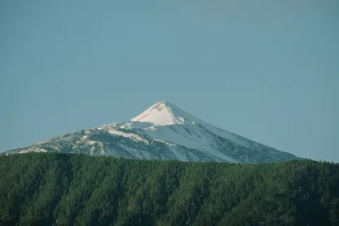 Snowy Volcano 4K Wallpaper · mountains · 3840×2560