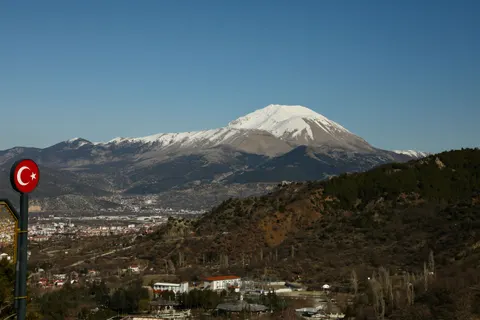 Snowy Volcano 4K Wallpaper · mountains · 3840×2560