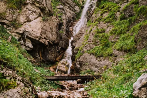 Valley Waterfall 4K Wallpaper · mountains · 3840×2560