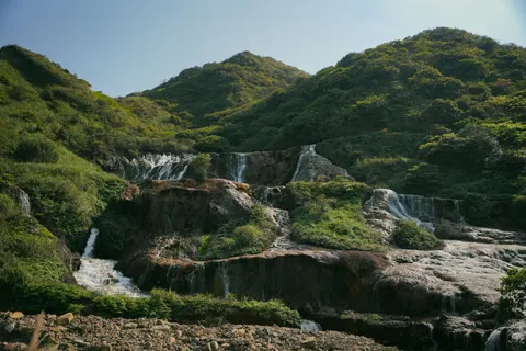 Valley Waterfall 4K Wallpaper · mountains · 3840×2560