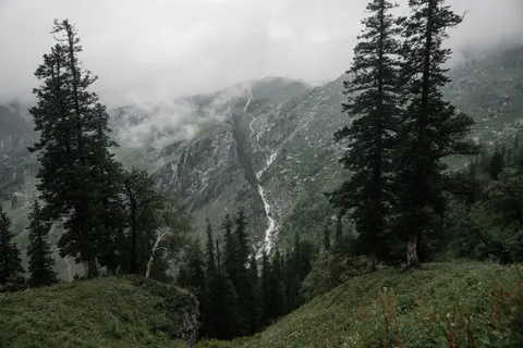 Valley Waterfall 4K Wallpaper · mountains · 3840×2561