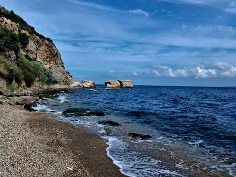 والپیپر ساحل صخره‌ای با کیفیت 4K · ocean · 3840×2880