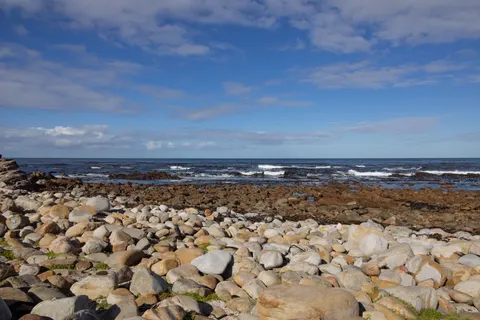 Rocky Shore 4K Wallpaper · ocean · 3840×2561