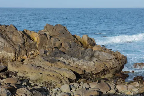 礁石海岸 4K壁纸 · ocean · 3840×2560