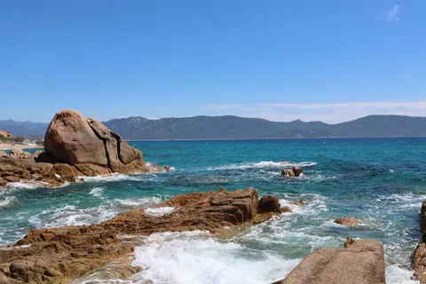 Rocky Shore 4K Wallpaper · ocean · 3840×2560
