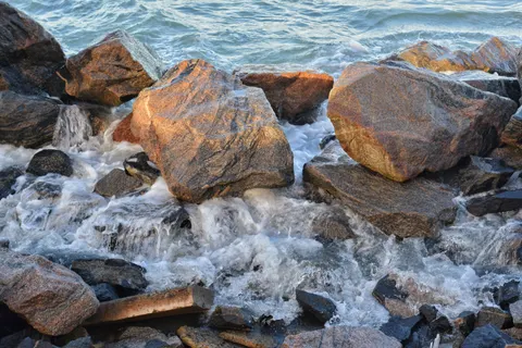 Rocky Shore 4K Wallpaper · ocean · 3840×2560