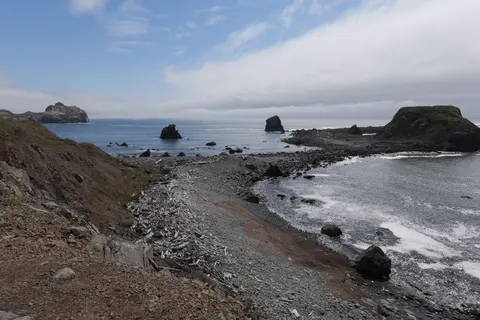 Rocky Shore 4K Wallpaper · ocean · 3840×2560