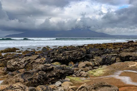 礁石海岸 4K桌布 · ocean · 3840×2561