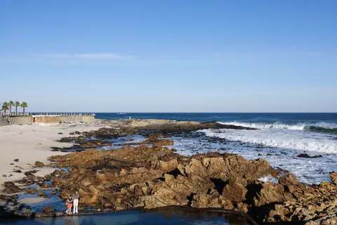 Rocky Shore 4K Wallpaper · ocean · 3840×2561