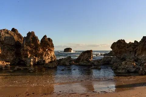 Rocky Shore 4K Wallpaper · ocean · 3840×2560