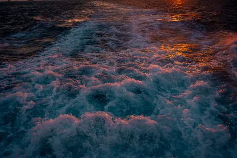 Stormachtige zee 4K-achtergrond · ocean · 3840×2560