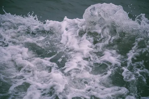 Tapeta Wzburzone morze 4K · ocean · 3840×2560