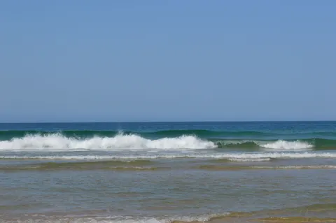 Surf Wave 4K Wallpaper · ocean · 3840×2553