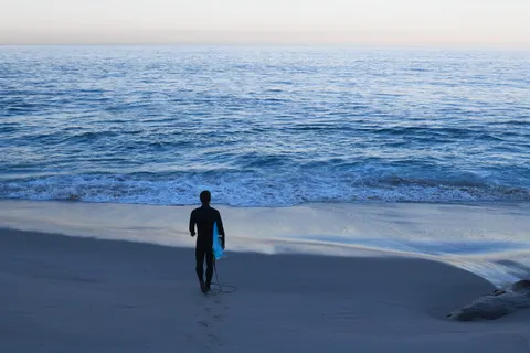 Surf Wave 4K Wallpaper · ocean · 3840×2560