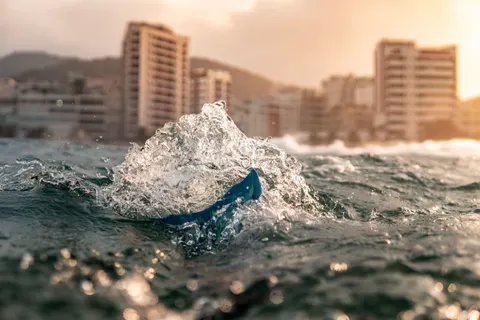 सर्फ़िंग की लहर 4K वॉलपेपर · ocean · 3840×2560