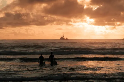 Surfwelle 4K Hintergrundbild · ocean · 3840×2558