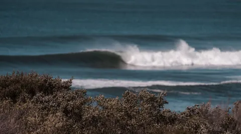 Surf Wave 4K Wallpaper · ocean · 3840×2142
