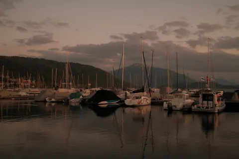 Coastal Harbor 4K Wallpaper · ocean · 3840×2560