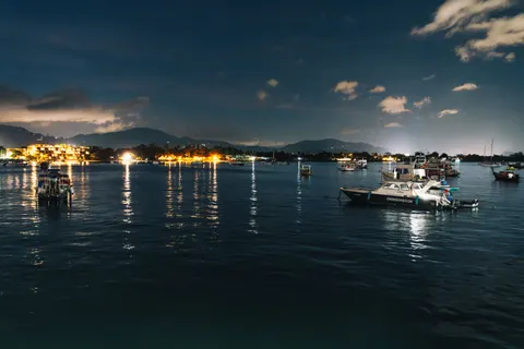 Coastal Harbor 4K Wallpaper · ocean · 3840×2560