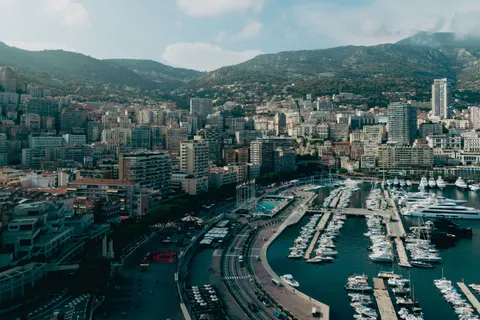 خلفية ميناء ساحلي بدقة 4K · ocean · 3840×2560