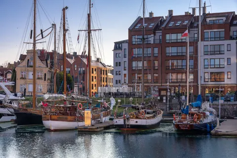 Coastal Harbor 4K Wallpaper · ocean · 3840×2560
