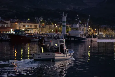 Coastal Harbor 4K Wallpaper · ocean · 3840×2567