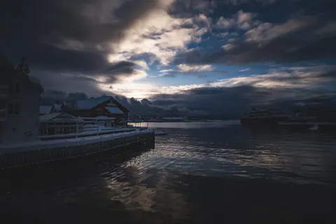 Coastal Harbor 4K Wallpaper · ocean · 3840×2560