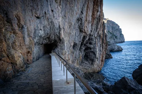 Sea Cave 4K Wallpaper · ocean · 3840×2560