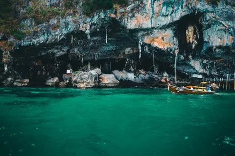 Sea Cave 4K Wallpaper · ocean · 3840×2561