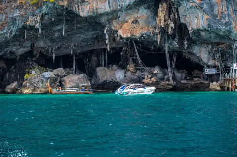 Sea Cave 4K Wallpaper · ocean · 3840×2555