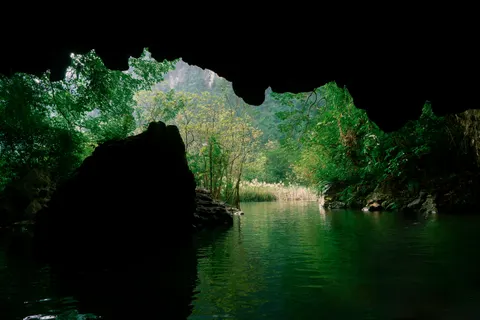 Sea Cave 4K Wallpaper · ocean · 3840×2560