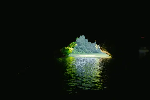 Sea Cave 4K Wallpaper · ocean · 3840×2560