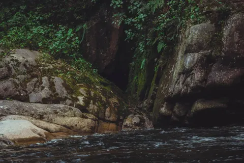 Hình nền Hang biển 4K · ocean · 3840×2560