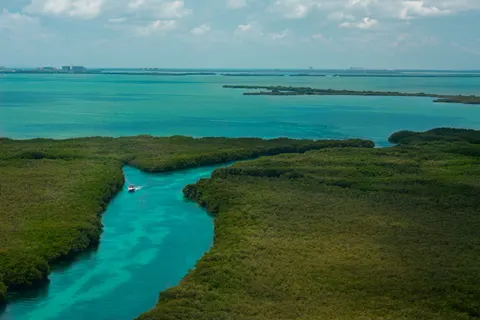 Island Lagoon 4K Wallpaper · ocean · 3840×2560