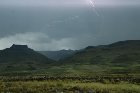 خلفية سماء عاصفة بدقة 4K · nature · 3840×2560