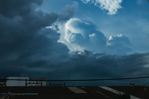 Fondo de pantalla Cielo tormentoso 4K · nature · 3840×2560