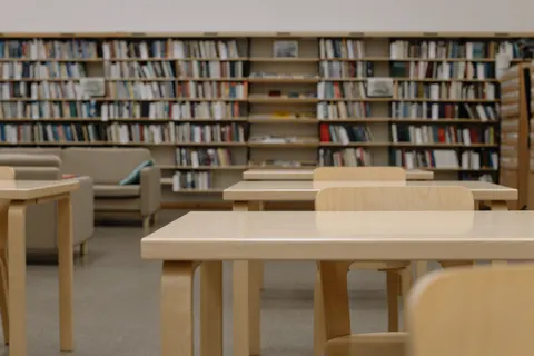 خلفية مكتبة فخمة بدقة 4K · architecture · 3840×2560