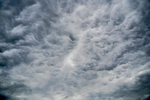 Fondo de pantalla Cielo tormentoso 4K · nature · 3840×2561