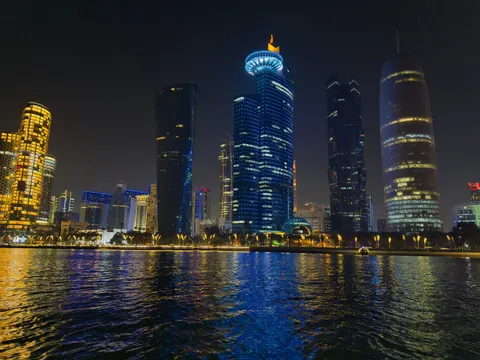 야경 스카이라인 4K 배경화면 · city · 3840×2880