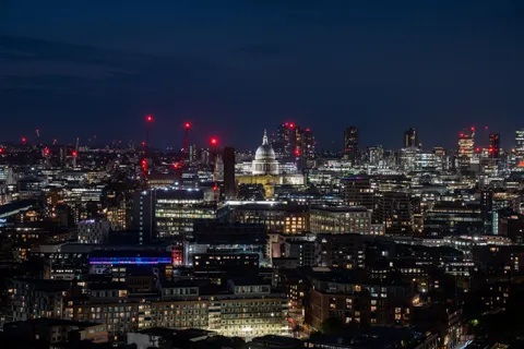 Fond d'écran Horizon urbain nocturne 4K · city · 3840×2560