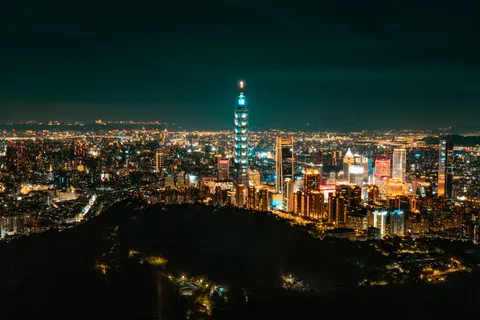 City Skyline at Night 4K Wallpaper · city · 3840×2561