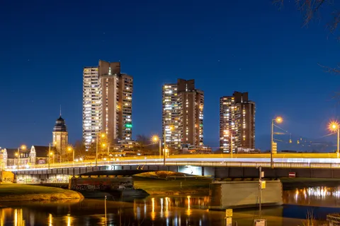 Skyline bei Nacht 4K Hintergrundbild · city · 3840×2560